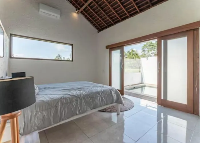 New Entire Sawah Escape 4br With 2 Pools And Sleeps 8 Holiday home *