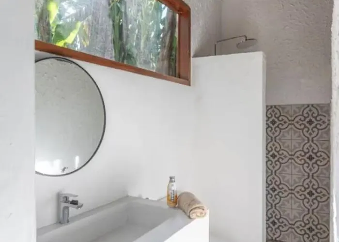 New Entire Sawah Escape 4br With 2 Pools And Sleeps 8 *